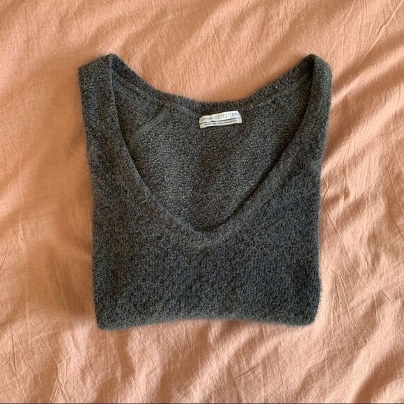 Urban Outfitters V Neck Sweater - Picture 3 of 6